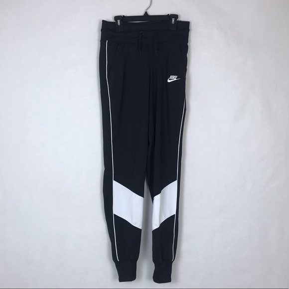 Nike Sportswear heritage black & white sweatpants - Picture 3 of 8